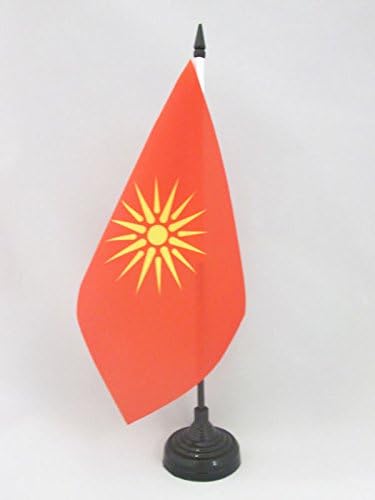 דגל AZ מקדוניה דגל שולחן ישן 5 '' x 8 '' - דגל שולחן מקדוני לשעבר 21 x 14 סמ - מקל פלסטיק שחור ובסיס